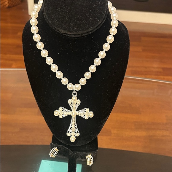 Pearl Beaded Cross Pendant Necklace - White & earrings - Picture 2 of 2